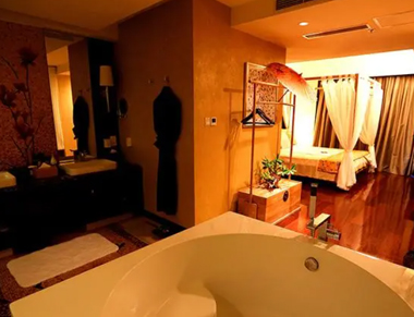 深圳龙岗养生会所的黄昏恋：当爱情遇上八十岁